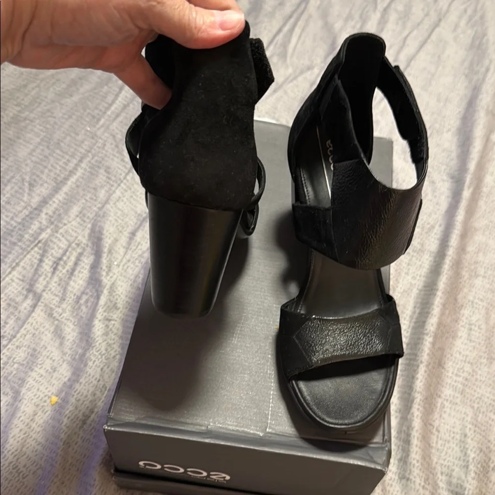 Ecco Black Sandals with Platform Sole and Ankle Strap Comfortable and Soft - Picture 7 of 9